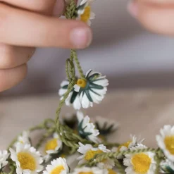 Make A Silk Daisy Chain