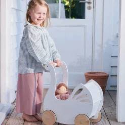 Sweet Swan Pram